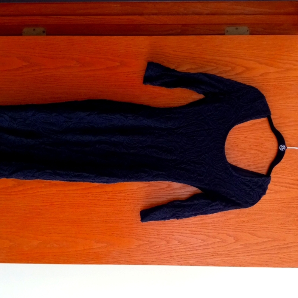 Beautiful, slimming, comfortable dress!